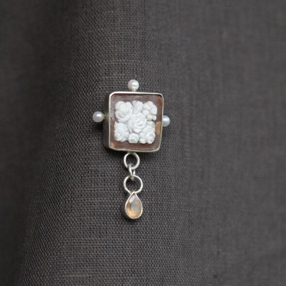 pin cameo camee pin broche met camee Cameo from Napoli Napels bruine camee flower cameo