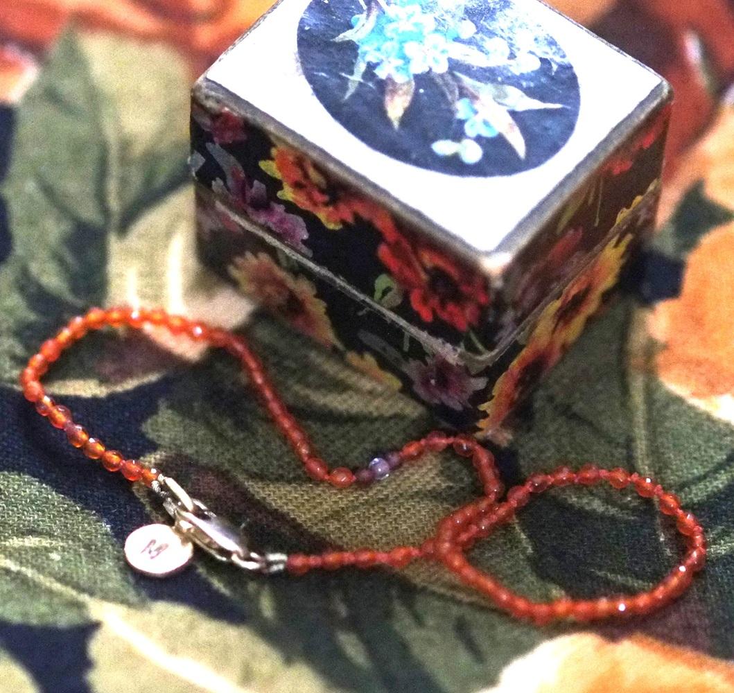 armbandje met carneool (oranje) kraaltjes met 14k goud slotje - Afbeelding 4