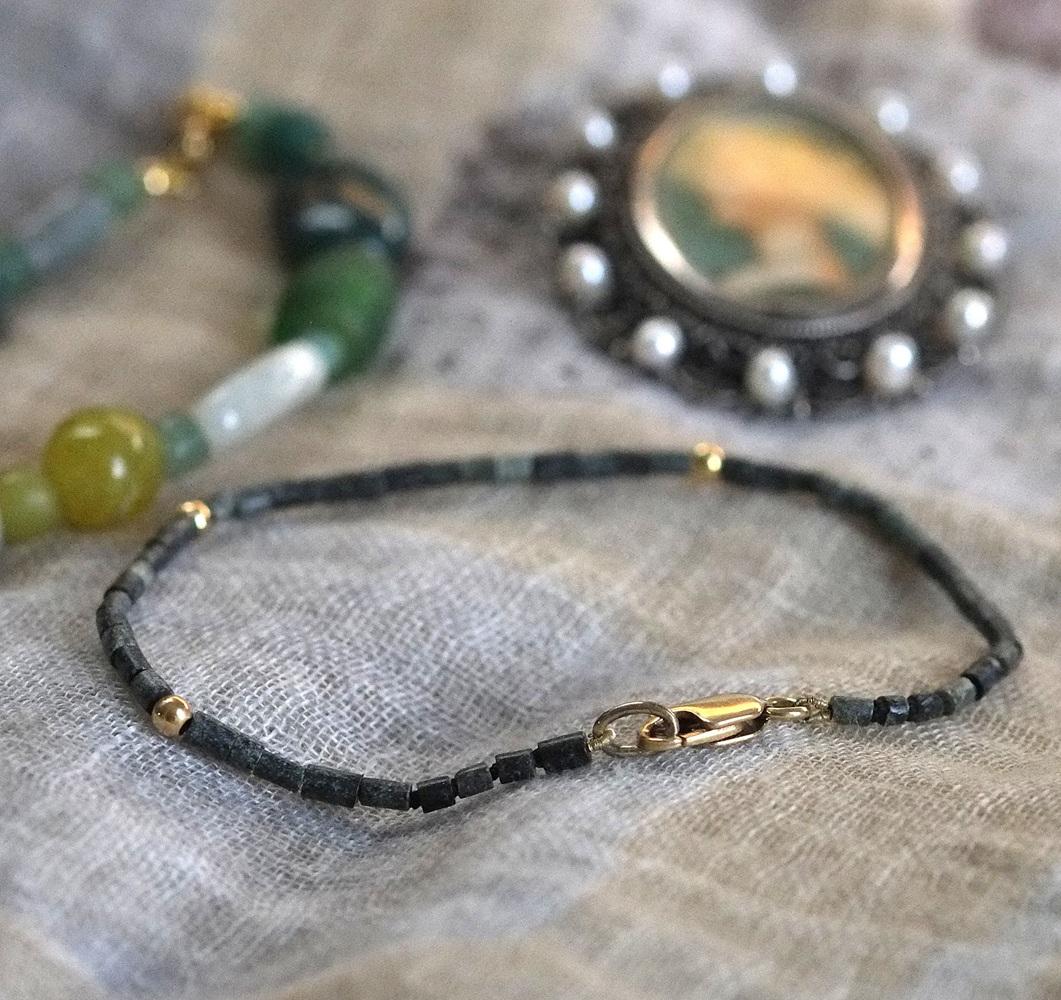 Armbandje met jade en 14k gouden kraaltjes en slotje