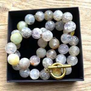 edelsteen kralen ketting agaat room witte kleuren