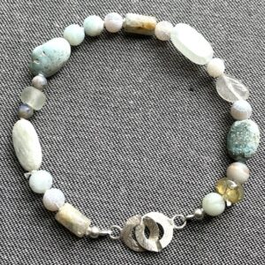 Armband in zachte pastel tinten